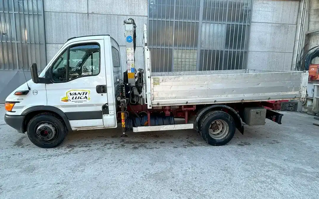 Iveco Daily con gru e ribaltabile